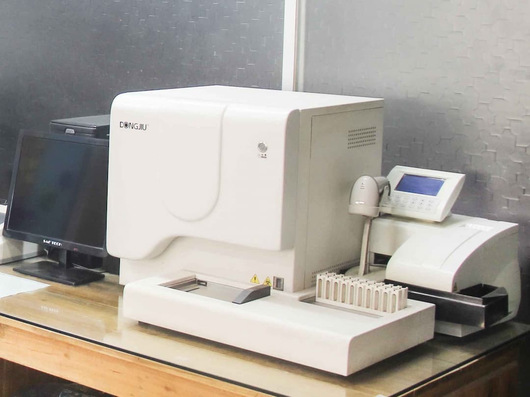 AUTOMATIC CHEMISTRY ANALYZER